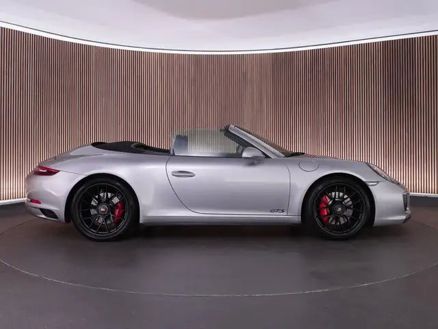 Porsche 911 view 14