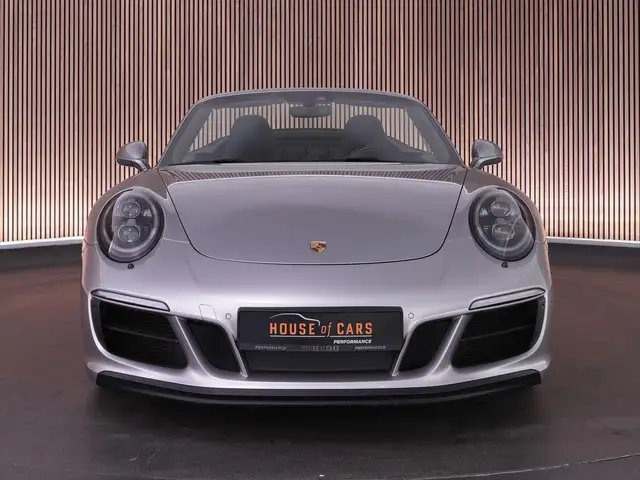 Porsche 911 view 6