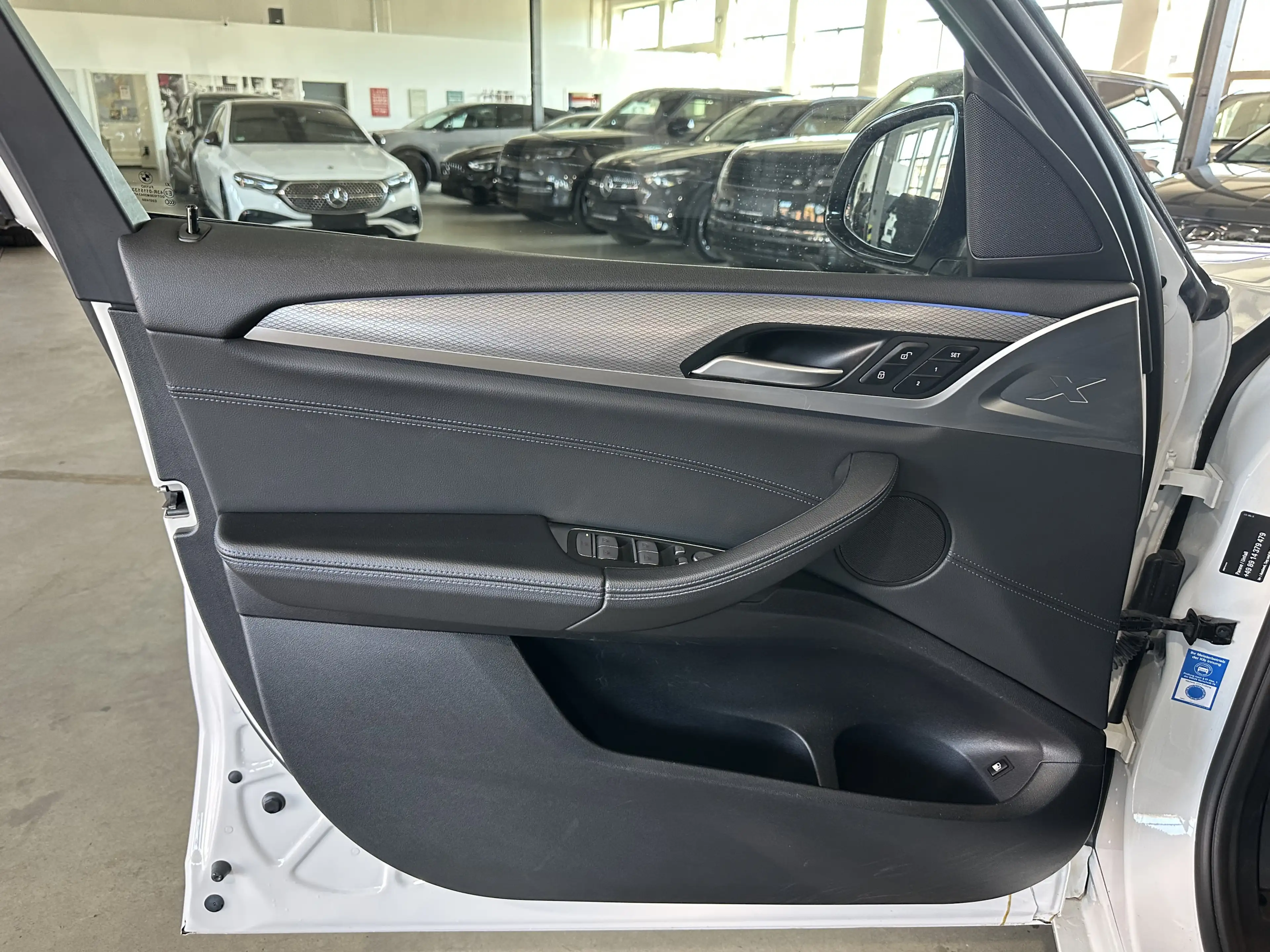 BMW X3 xDrive 30e M Sport Laser Pano HUD AHK ACC 20 — photo 11