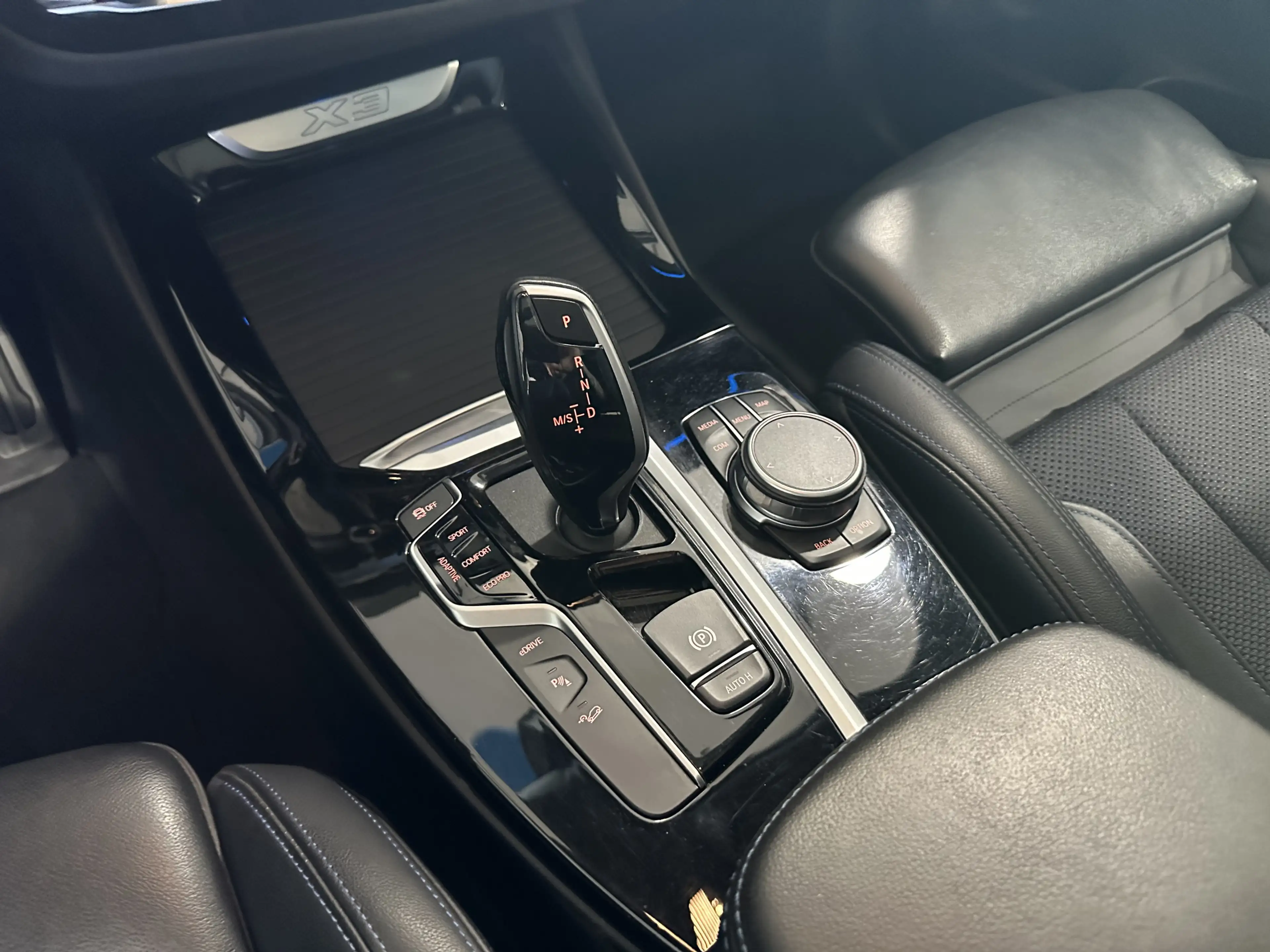 BMW X3 xDrive 30e M Sport Laser Pano HUD AHK ACC 20 — photo 15