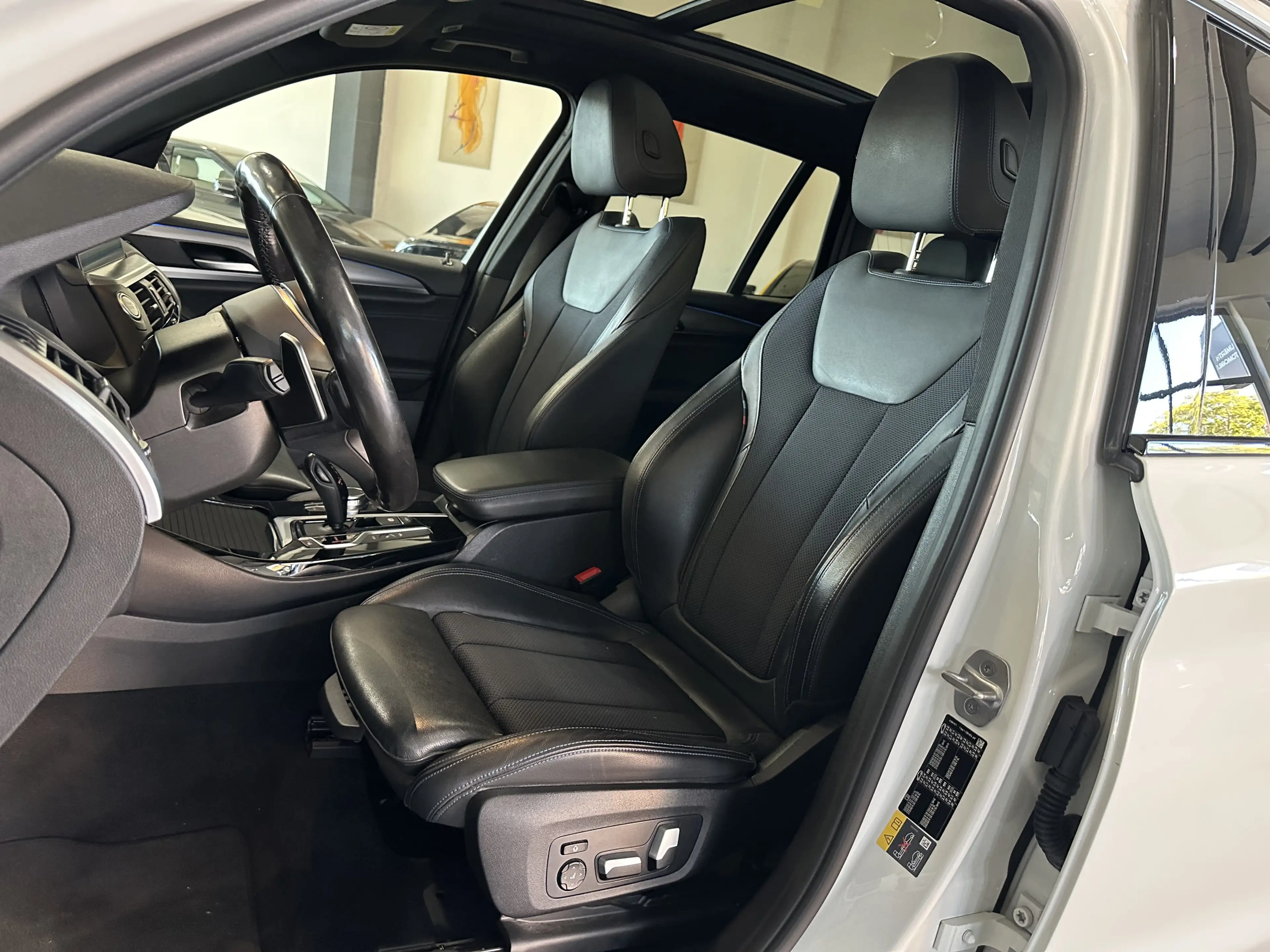 BMW X3 xDrive 30e M Sport Laser Pano HUD AHK ACC 20 — photo 12
