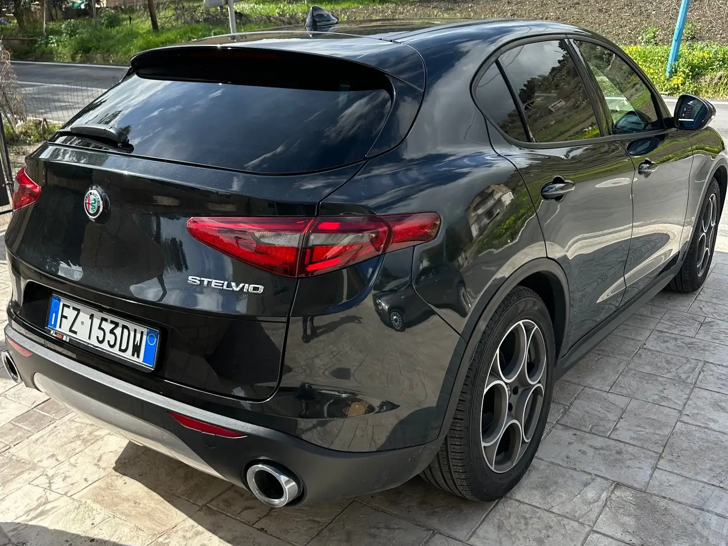 Alfa Romeo Stelvio Stelvio 2.2 t Sport Tech rwd 160cv auto Nero - 2