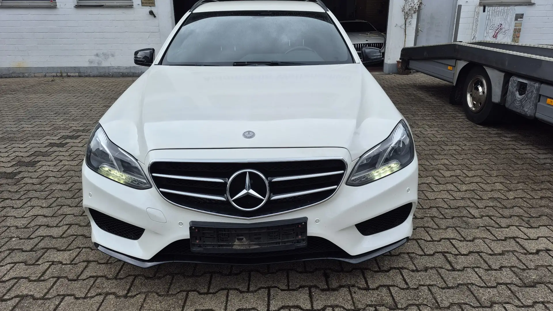 Mercedes-Benz E 220 T BlueTEC AMG 9G-TRO Avantgard  ALARM NIGHT AMG Wit - 2