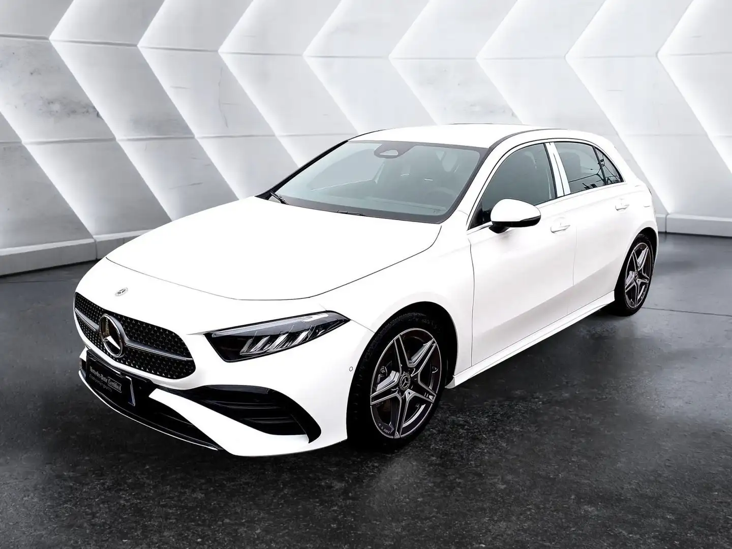 Mercedes-Benz A 200 A 200 Automatic AMG Line Advanced Weiß - 1