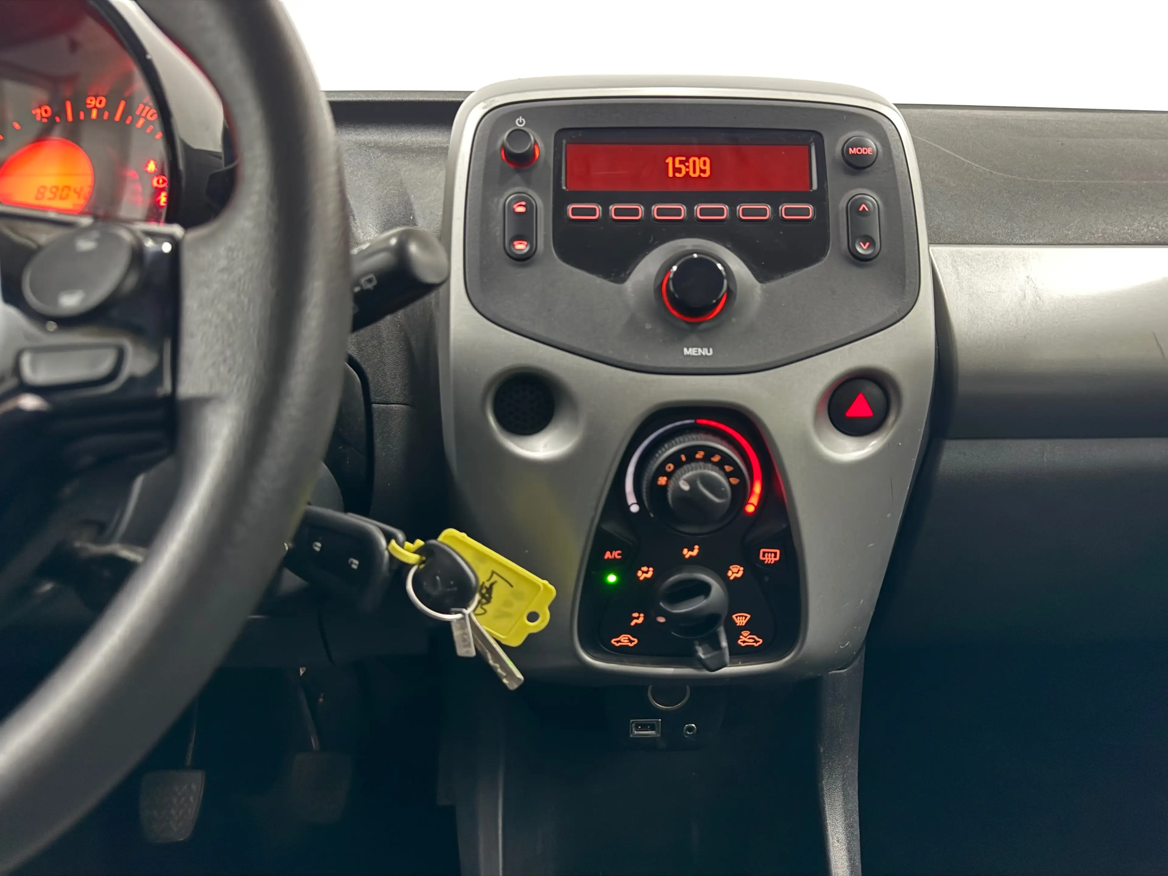 Peugeot 108 1.2 Essence - Euro6 - 1erMain - Carnet — photo 13