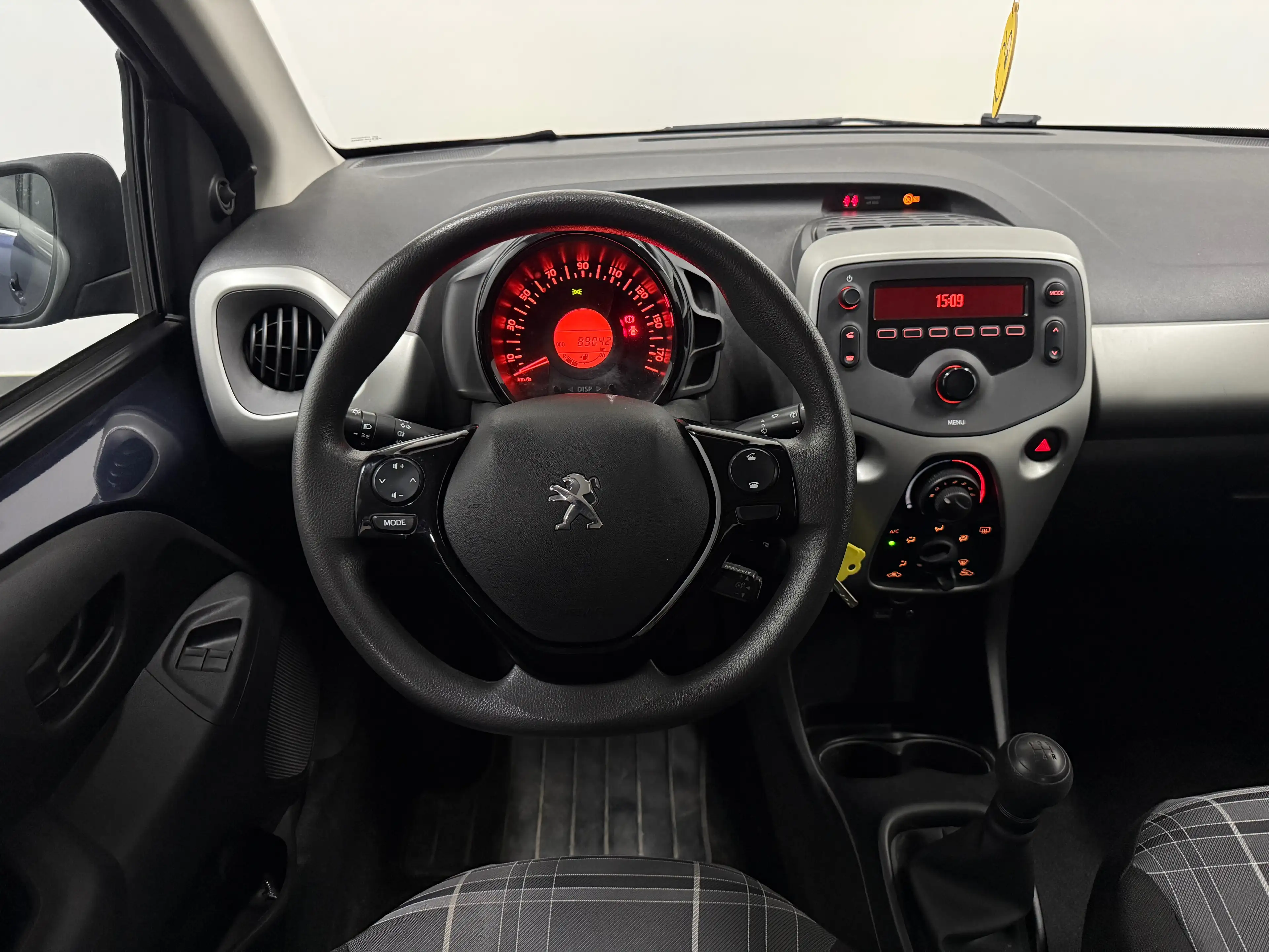 Peugeot 108 1.2 Essence - Euro6 - 1erMain - Carnet — photo 12
