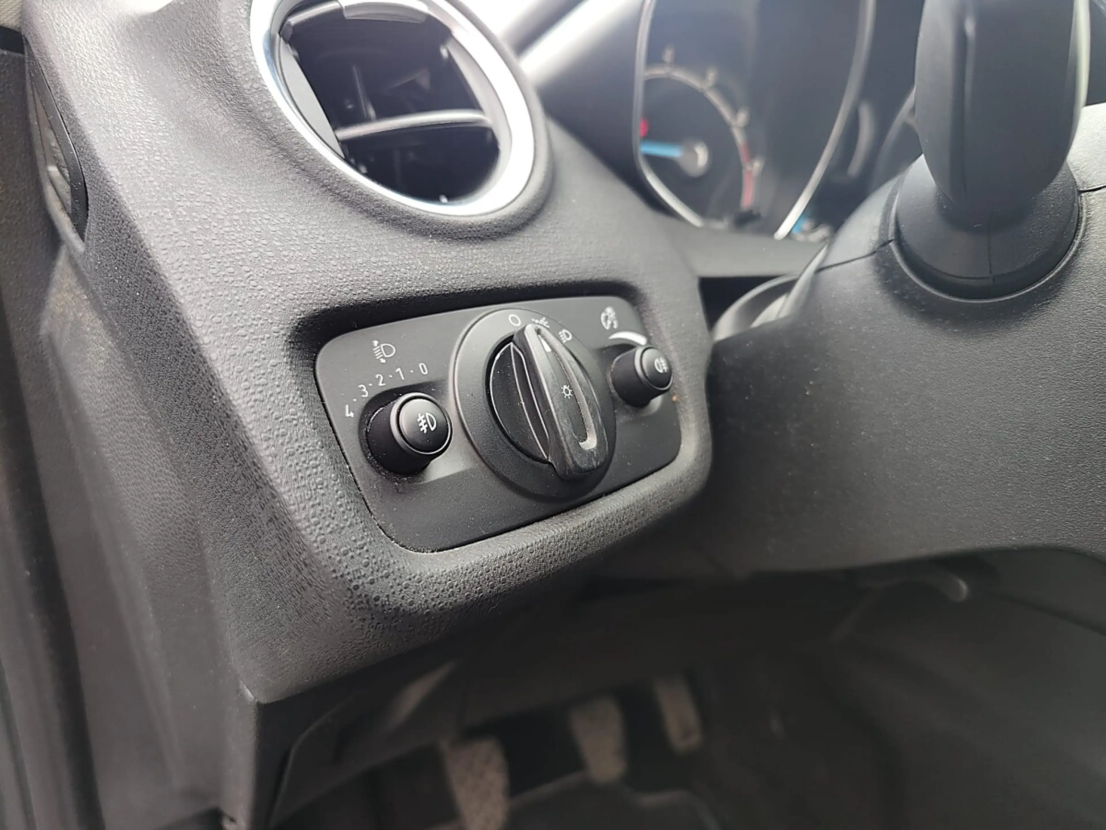 Ford Fiesta Trend 1,25 — photo 12
