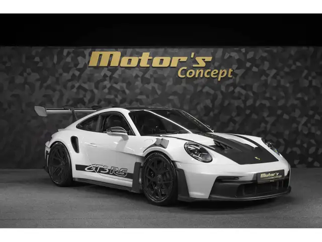 Porsche 911 view 6