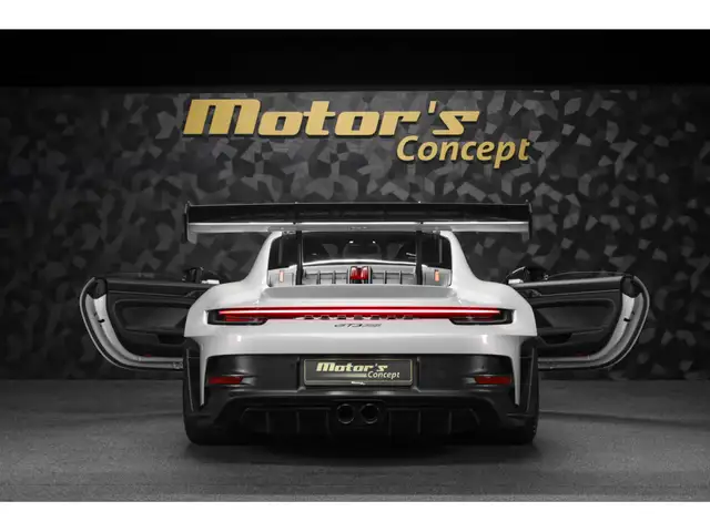 Porsche 911 view 5