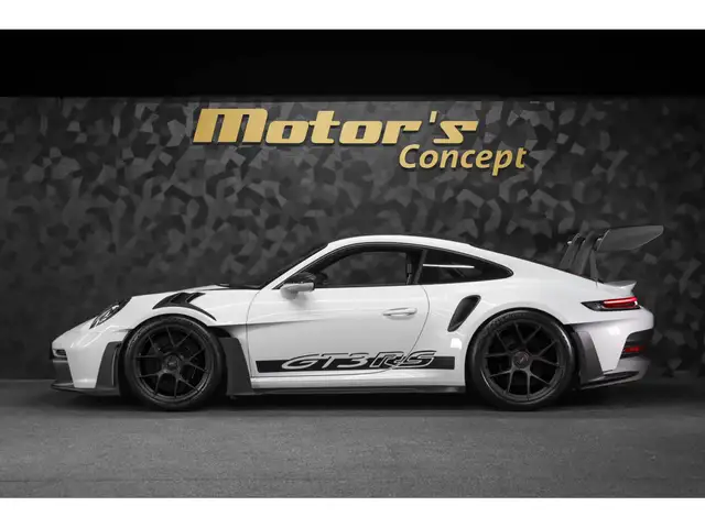 Porsche 911 view 2