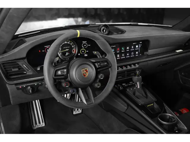 Porsche 911 view 8