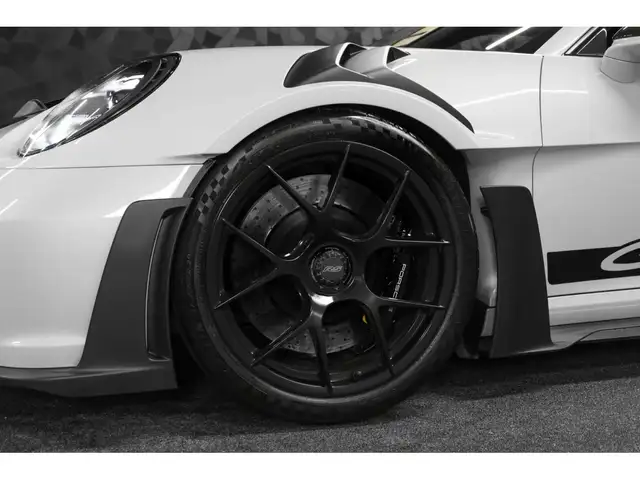 Porsche 911 view 10