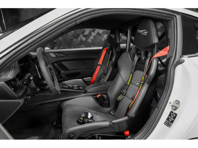 Porsche 911 view 9