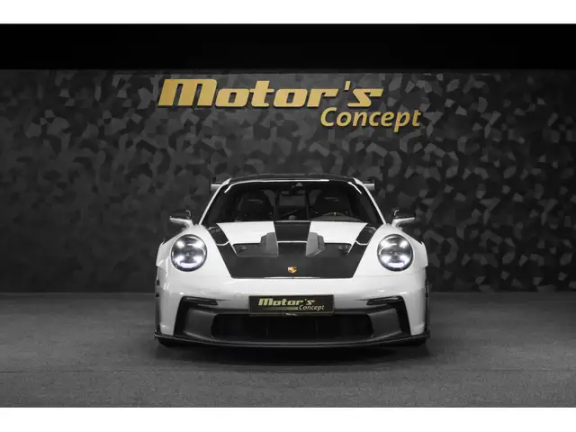 Porsche 911 view 4