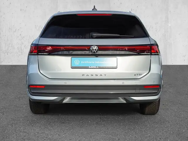 Volkswagen Passat view 6
