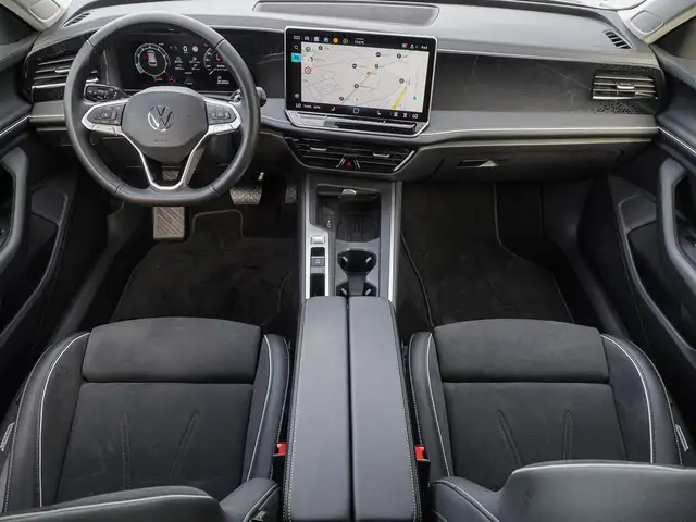 Volkswagen Passat view 10