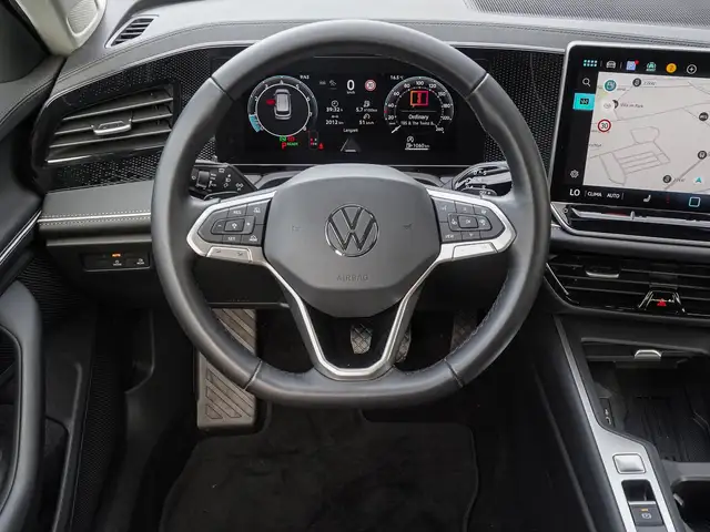 Volkswagen Passat view 11