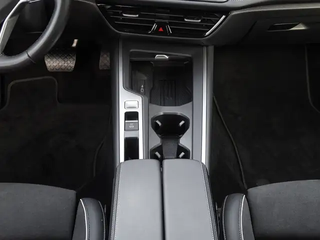 Volkswagen Passat view 14