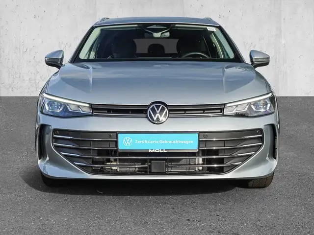 Volkswagen Passat view 3
