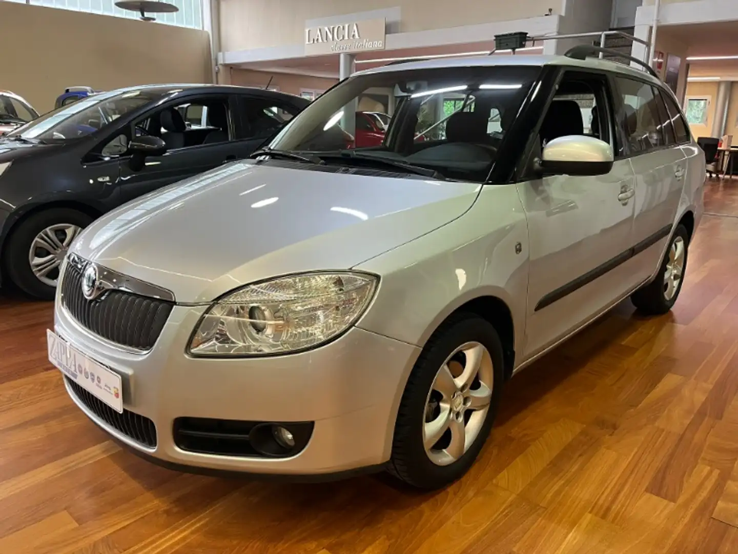 Skoda Fabia Wagon 1.6 Comfort Gris - 1