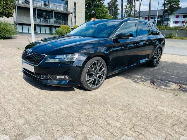 Skoda Superb Combi 2.0 TDI Style DSG AHK,Navi,ACC,PDC