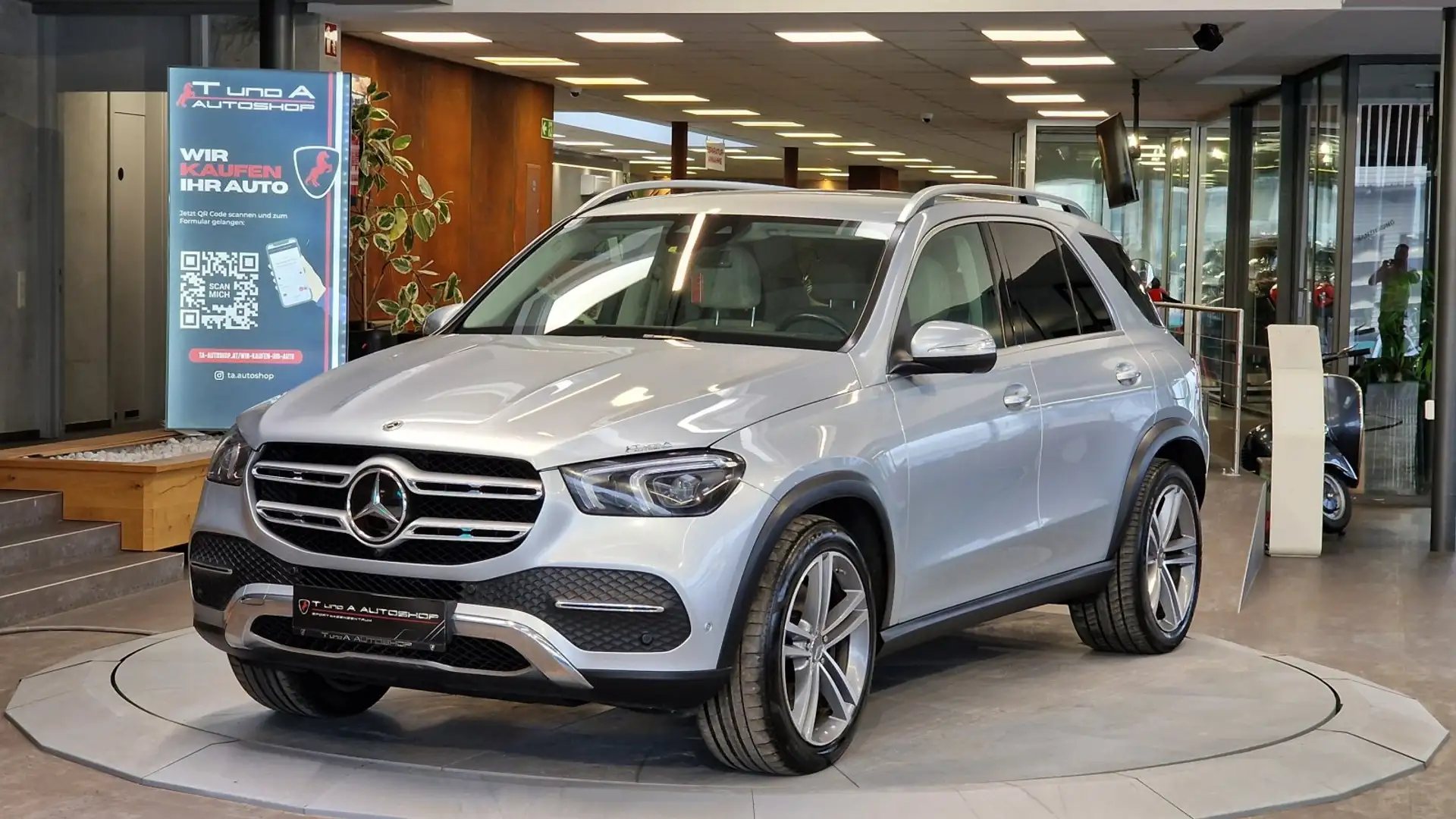 Mercedes-Benz GLE 350 de 4Matic 1-Hand Aut. *Head-up*360Grad*AHK* Silber - 1