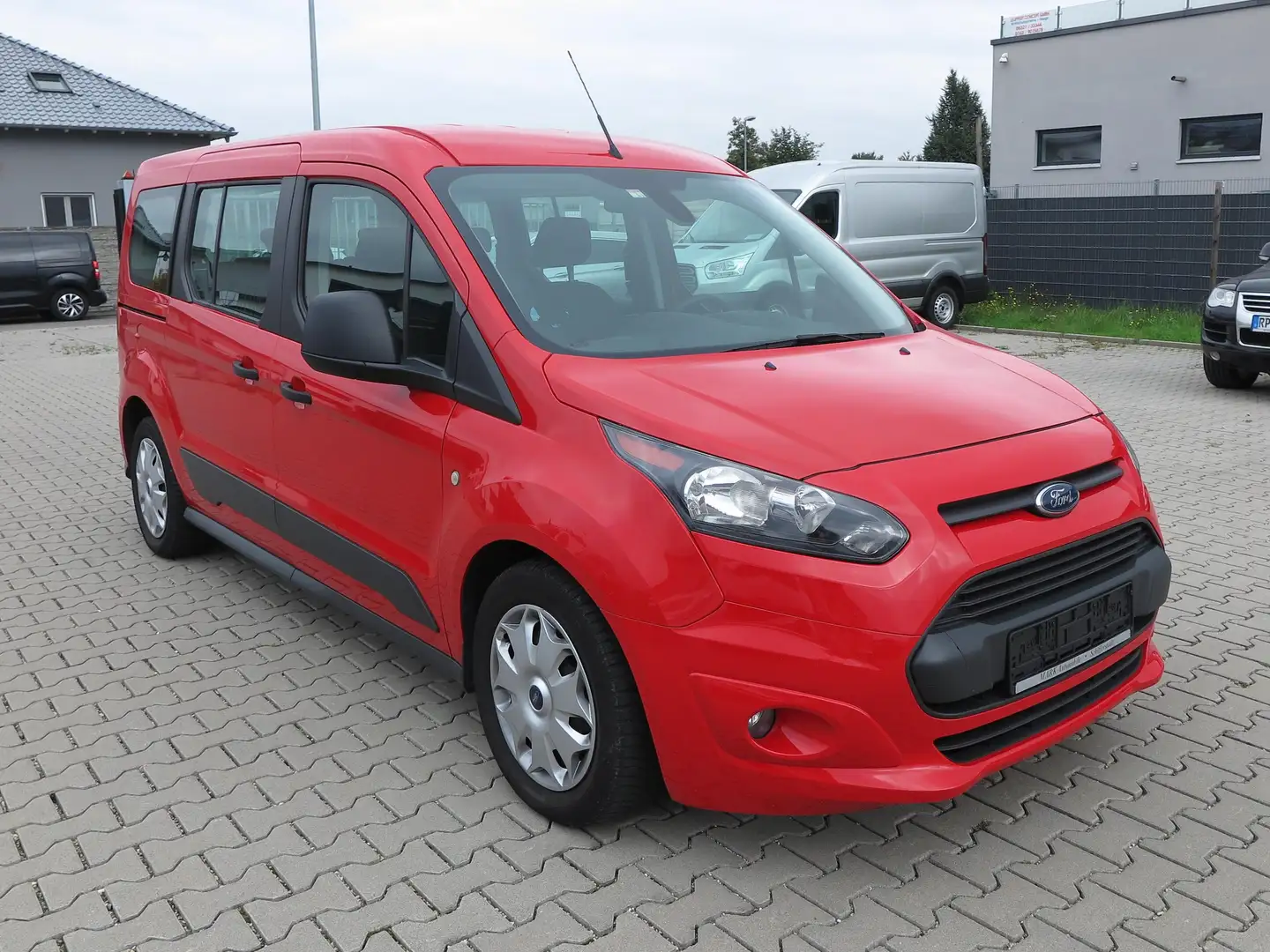 Ford Grand Tourneo 7-Sitzer Anhängerkupplung Rot - 2