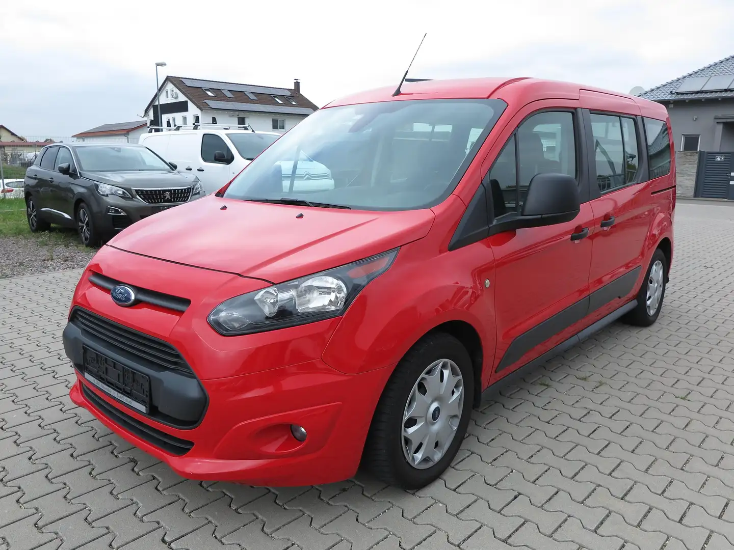 Ford Grand Tourneo 7-Sitzer Anhängerkupplung Rot - 1
