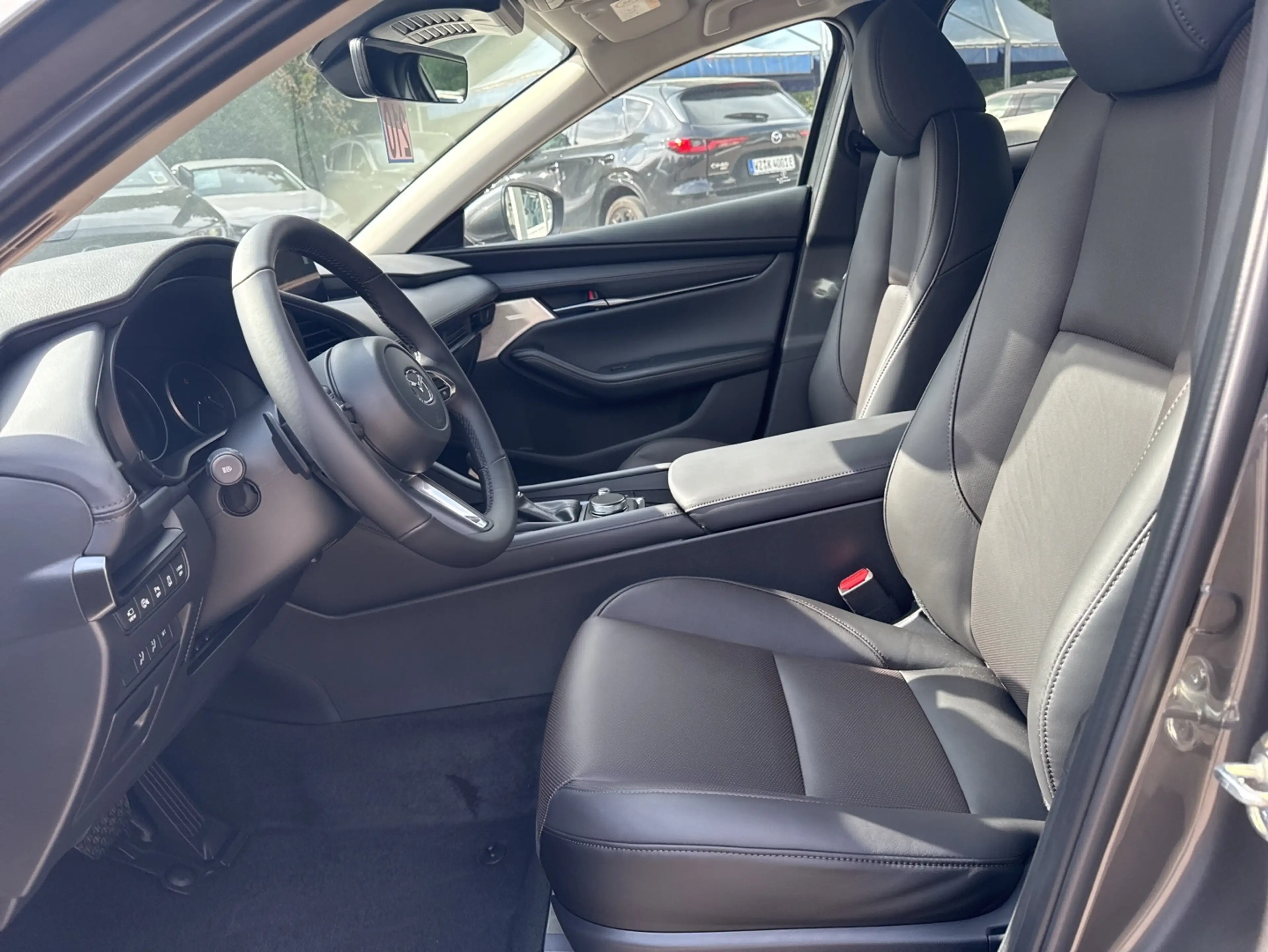 Mazda 3 e-SKYACTIV-X 186 FWD 6AT TAKUMI — photo 8