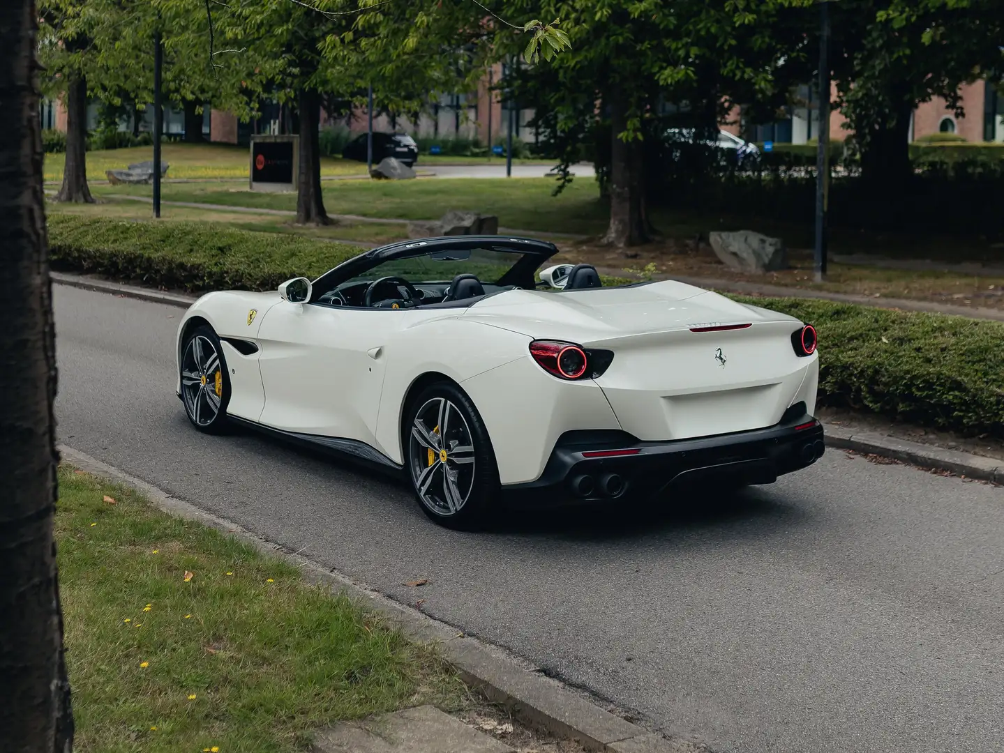 Ferrari Portofino Bianco Avus/ Full alcantara/ PPF/ Pack Carbon/ Wit - 2
