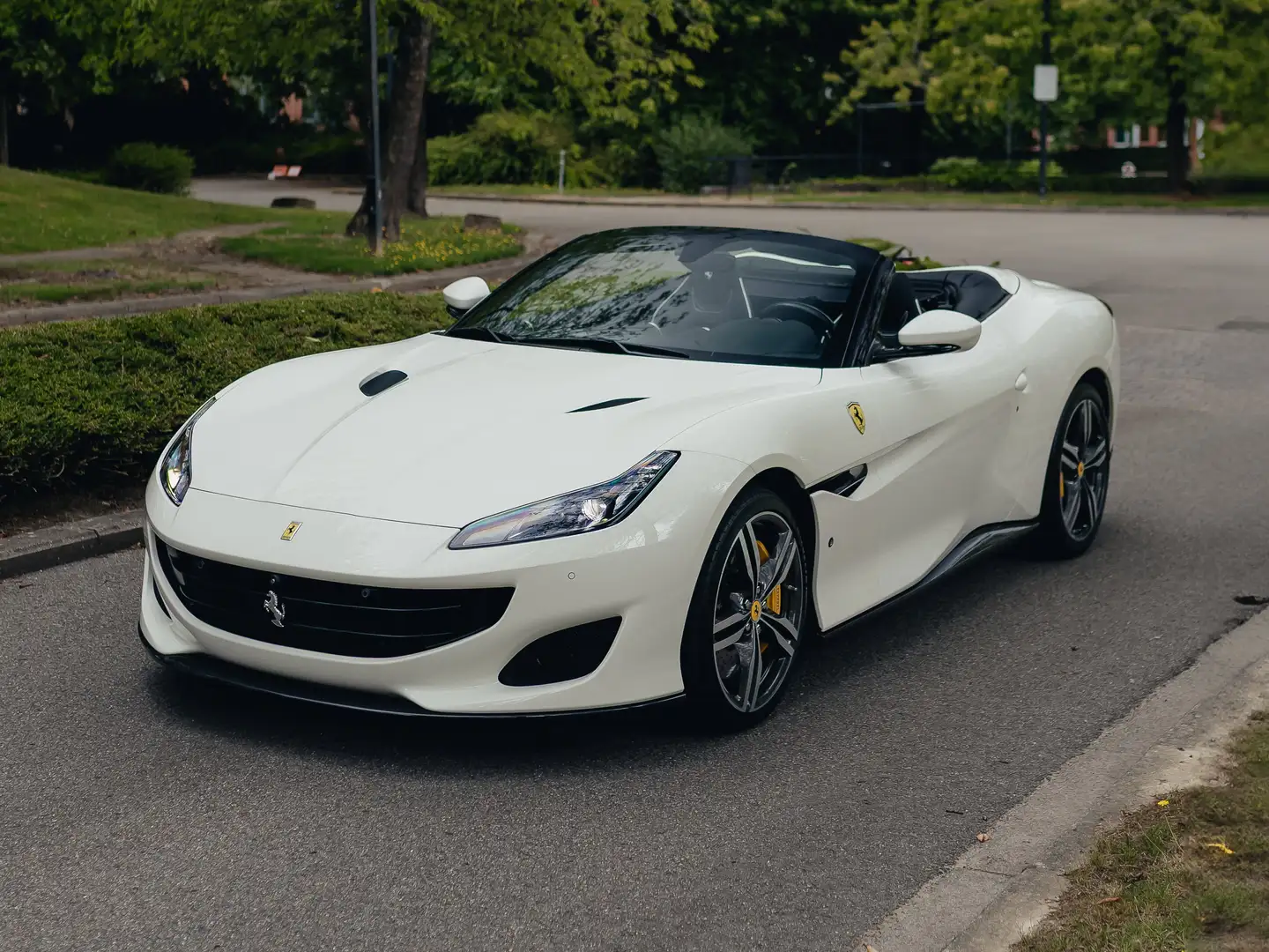 Ferrari Portofino Bianco Avus/ Full alcantara/ PPF/ Pack Carbon/ Wit - 1