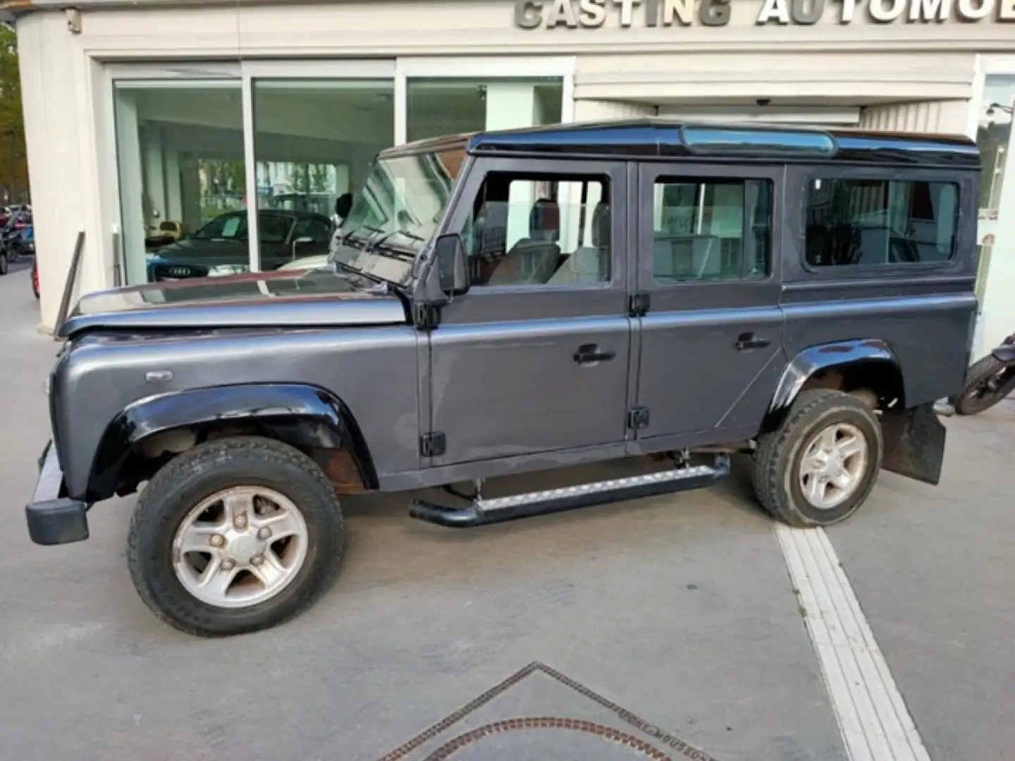 Land Rover Defender TD5 110 // 9 places // RHD Gris - 2