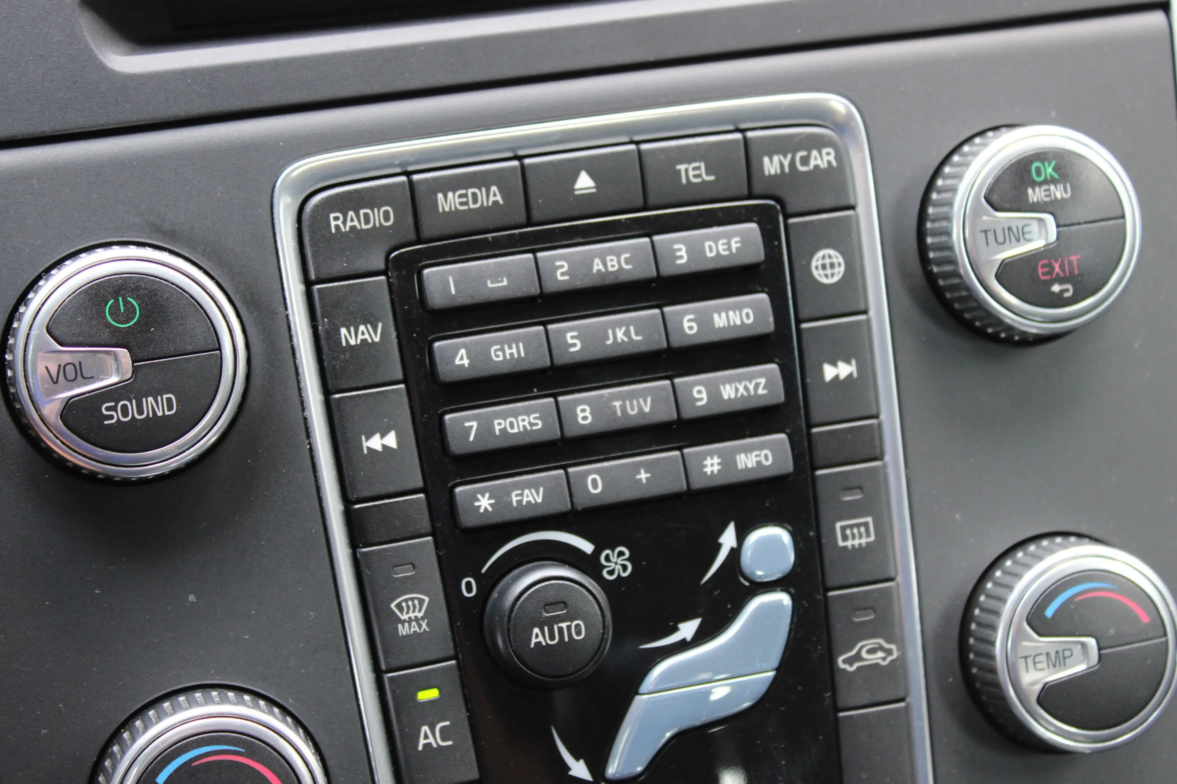 Volvo V60 1.6 T3 Momentum NAVI ECC TREKHAAK 184000KM!!! — photo 10