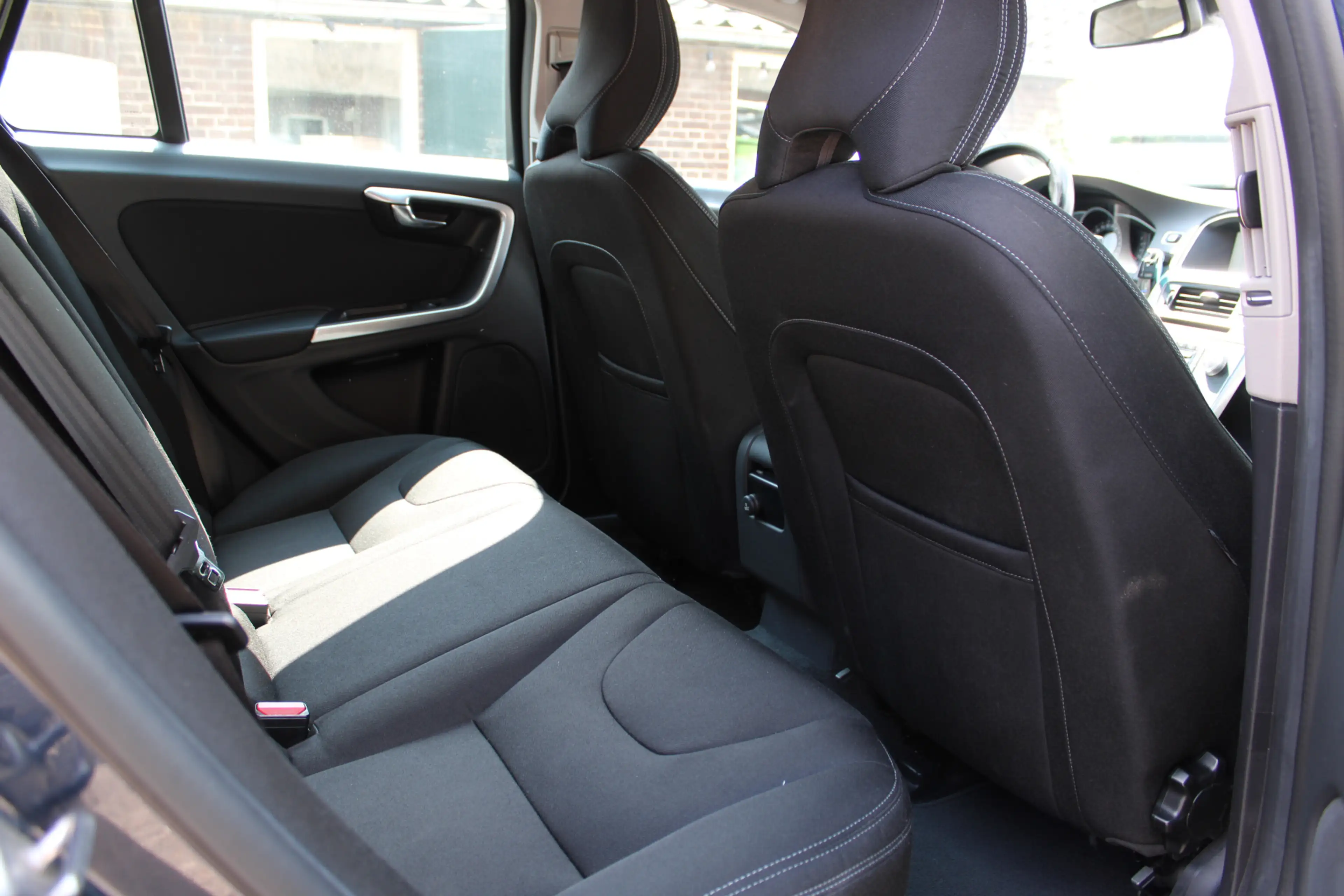Volvo V60 1.6 T3 Momentum NAVI ECC TREKHAAK 184000KM!!! — photo 14
