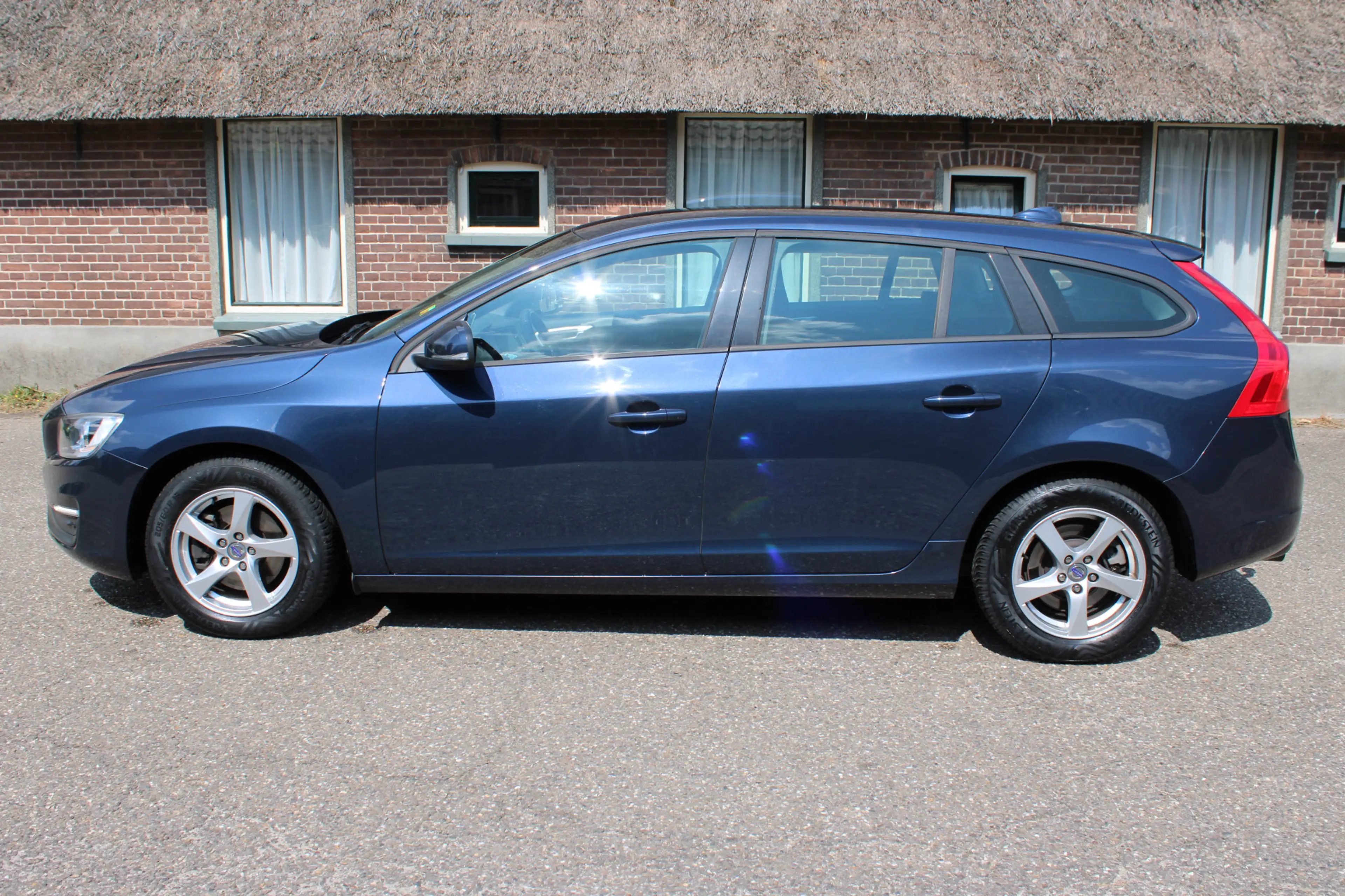 Volvo V60 1.6 T3 Momentum NAVI ECC TREKHAAK 184000KM!!! — photo 4
