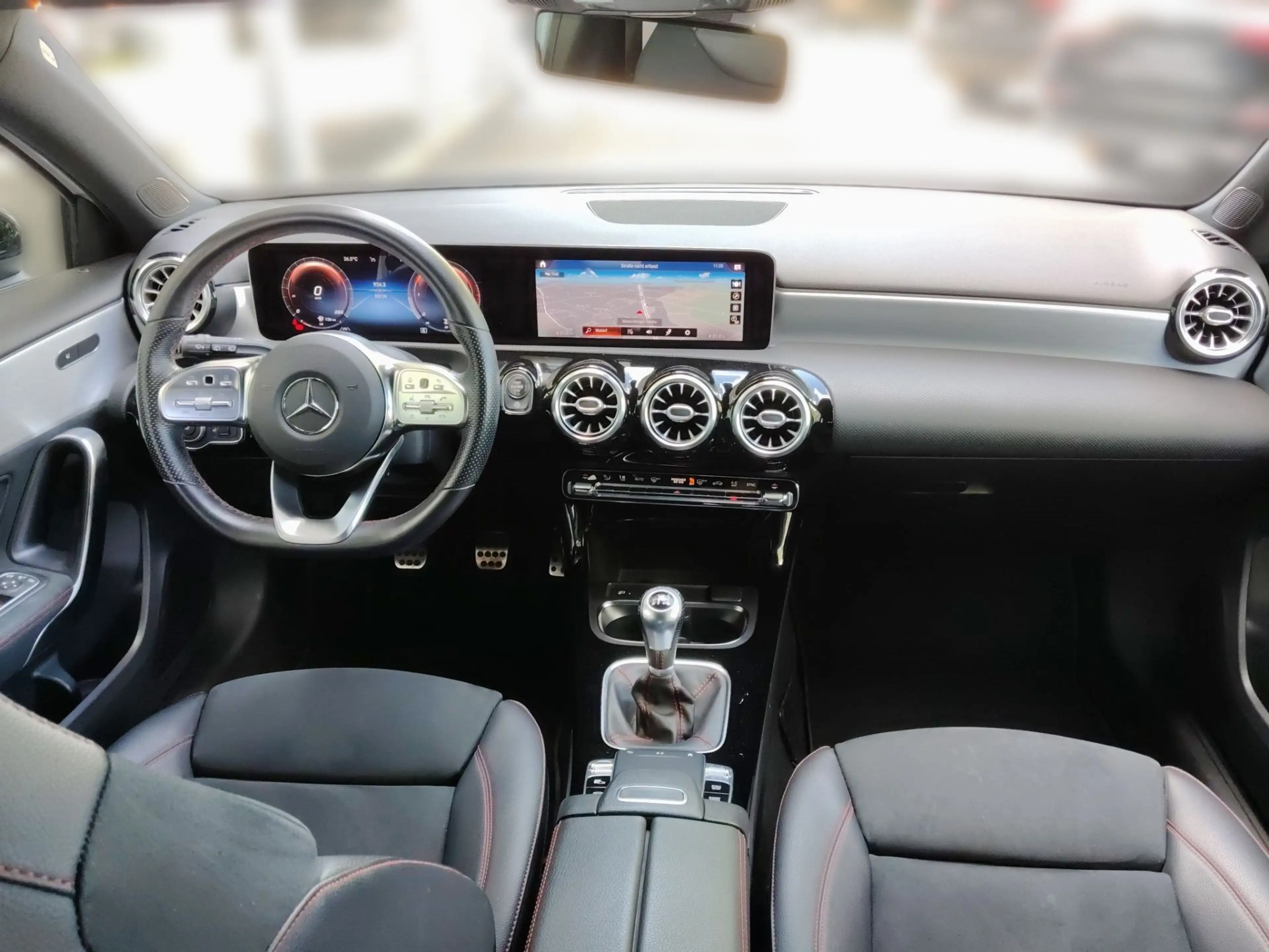 Mercedes-Benz A 180 d AMG-Line Night — photo 13
