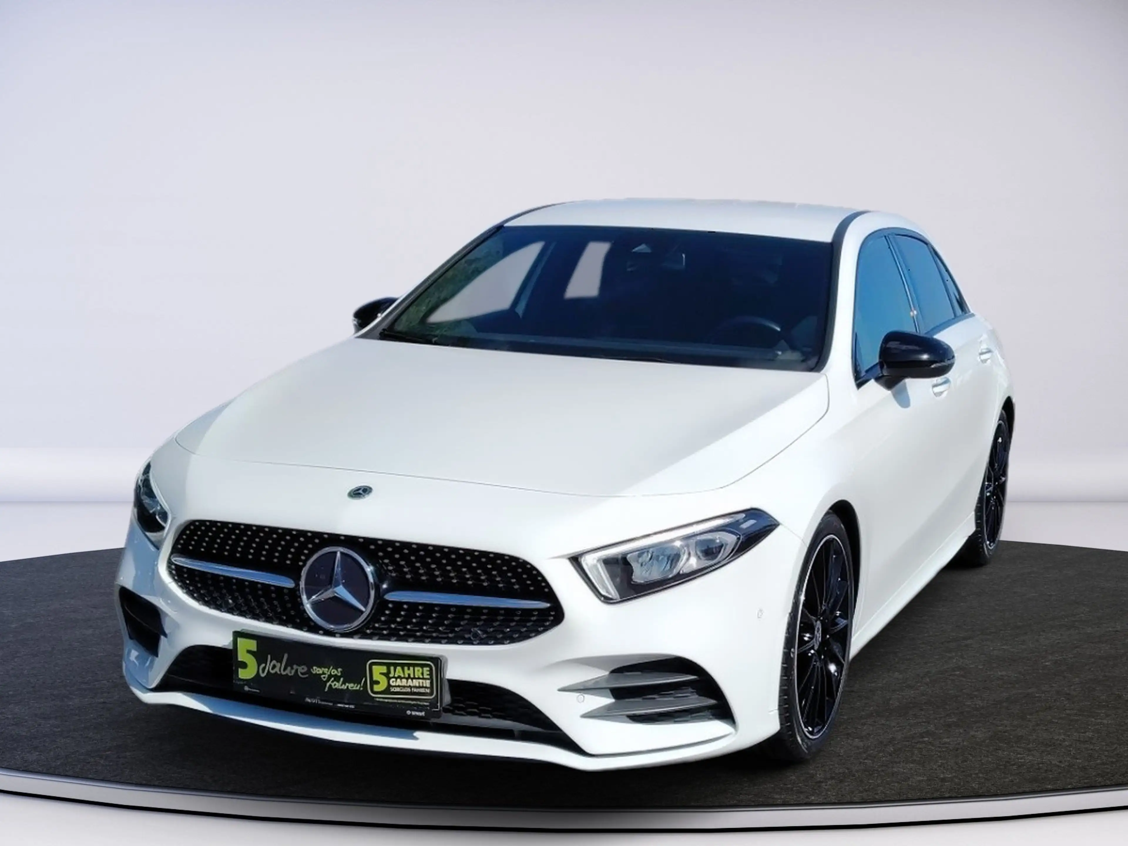 Mercedes-Benz A 180 d AMG-Line Night — photo 3