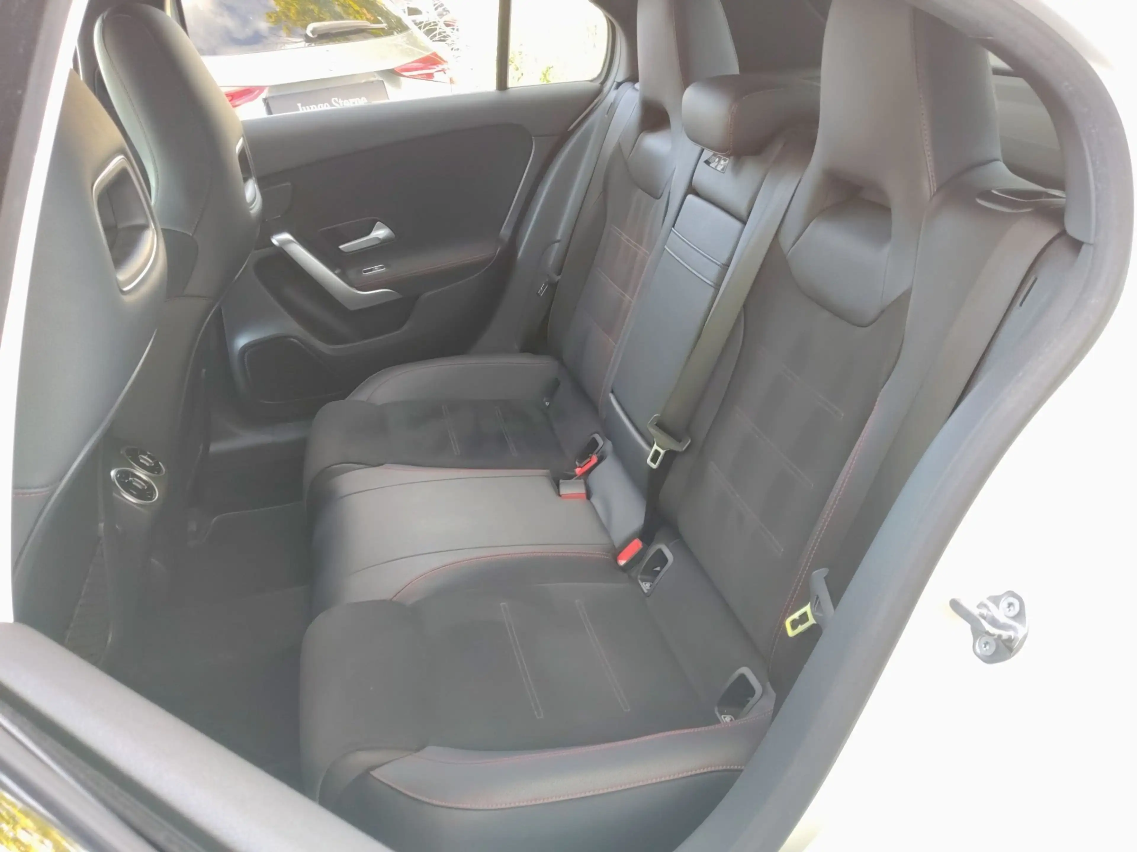 Mercedes-Benz A 180 d AMG-Line Night — photo 15