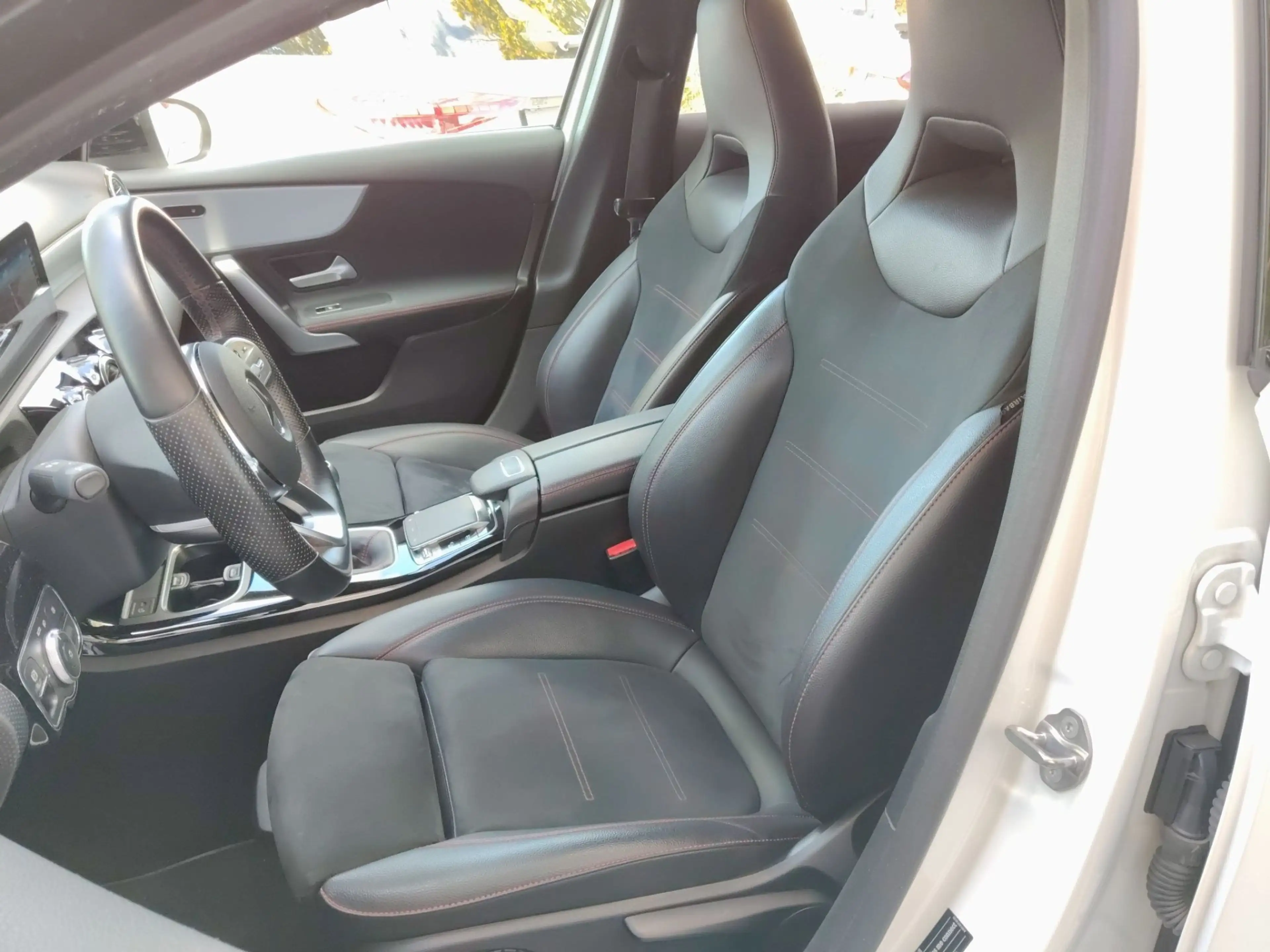 Mercedes-Benz A 180 d AMG-Line Night — photo 14