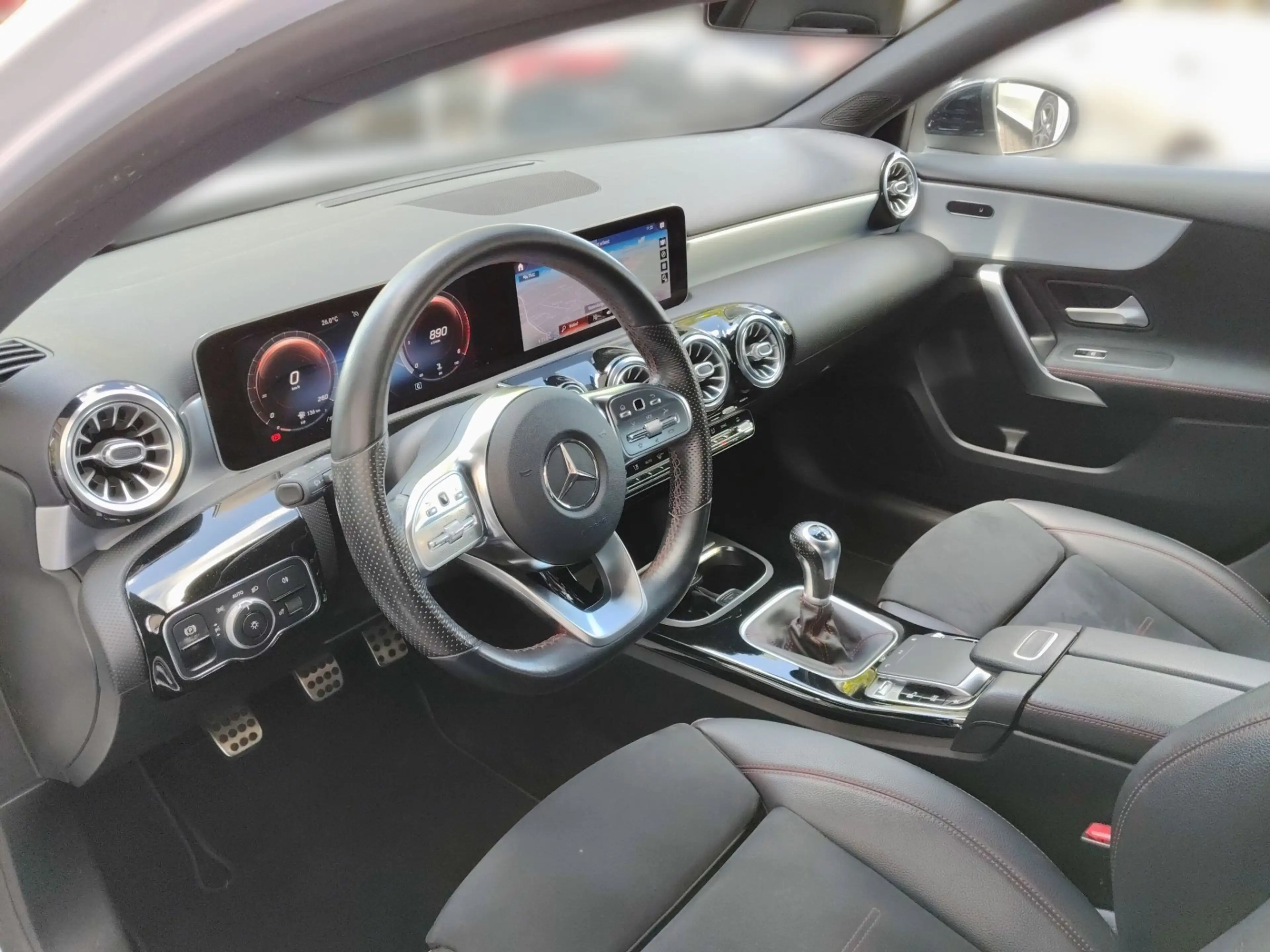 Mercedes-Benz A 180 d AMG-Line Night — photo 10
