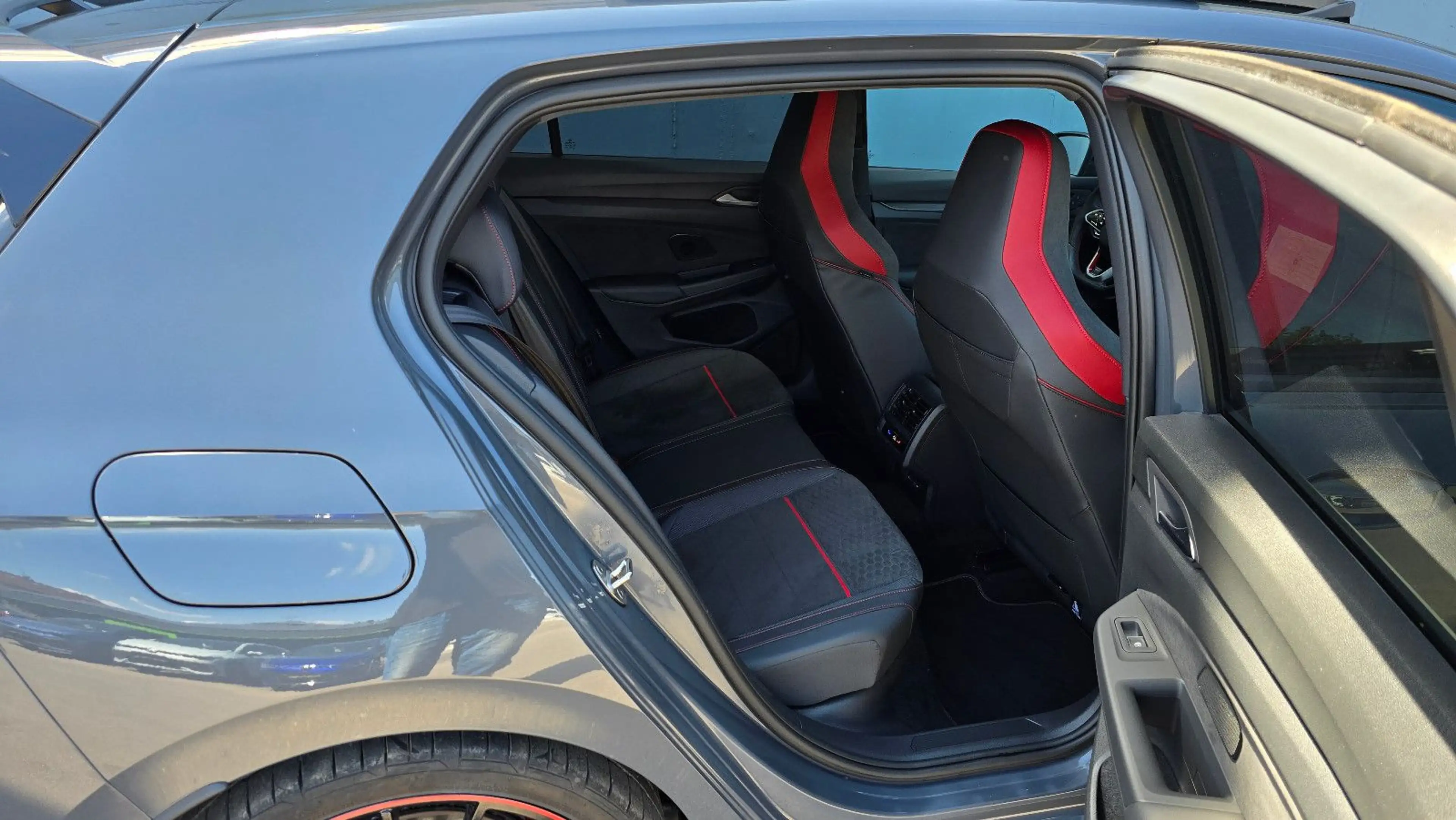 Volkswagen Golf 8 GTI Clubsport DSG * Akrapovic *Pano/VOLL — photo 8