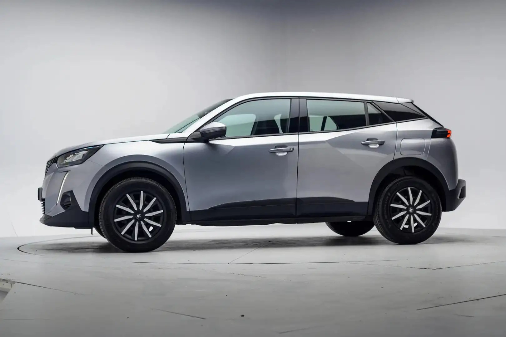 Peugeot 2008 1.2 PureTech Active [ Navi Climate DAB+ ] Gris - 2