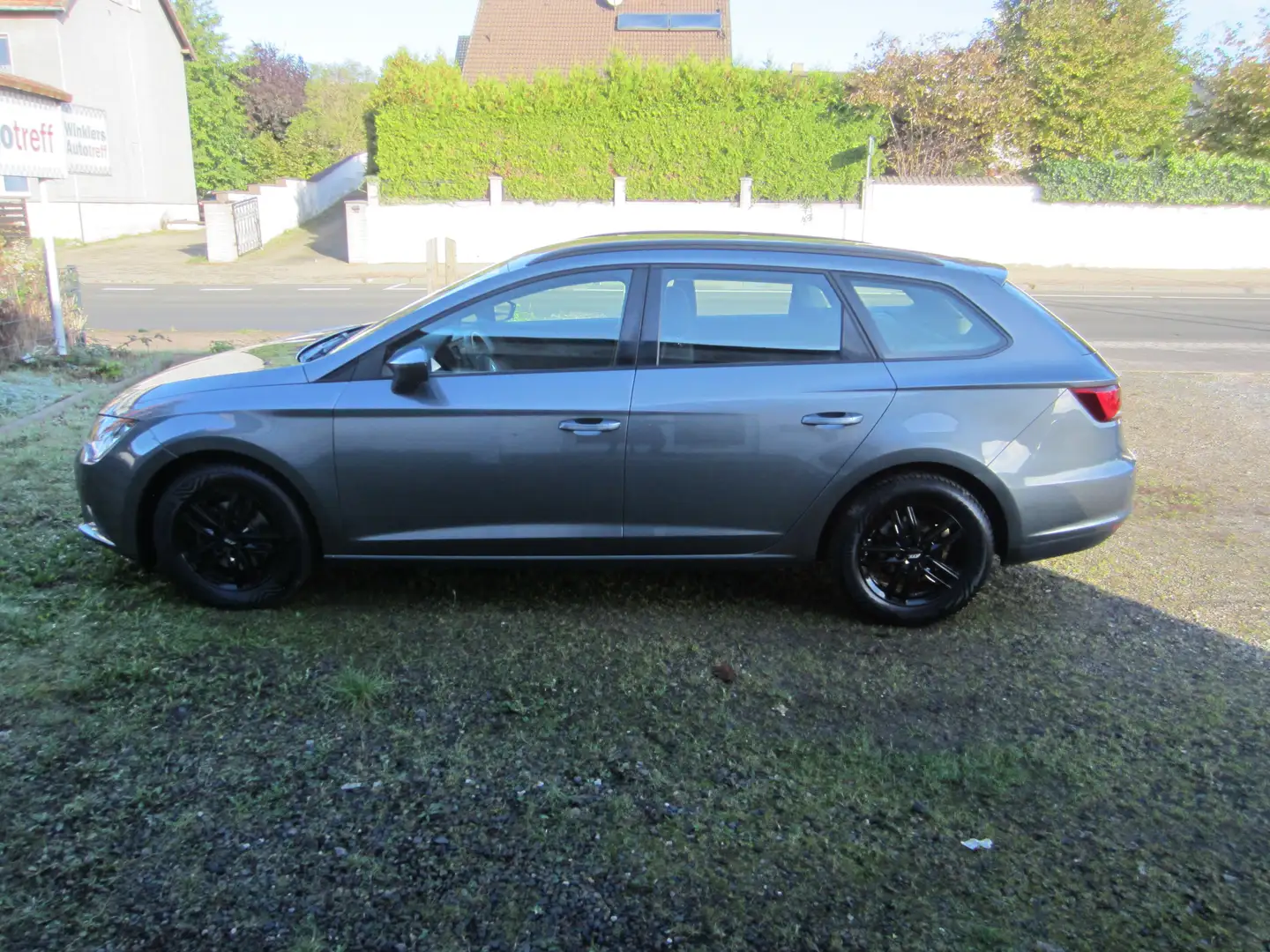 SEAT Leon Reference ST Kombi Top Grau - 2