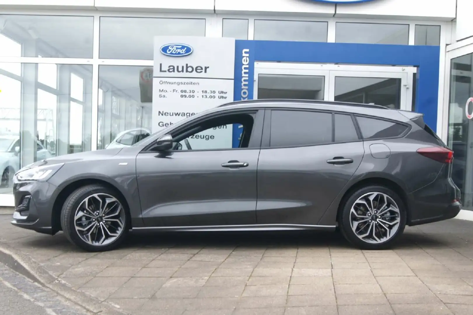 Ford Focus Focus 1,0 mHEV ST-Line *-39,9% Assist+Family+Winter-Paket siva - 2