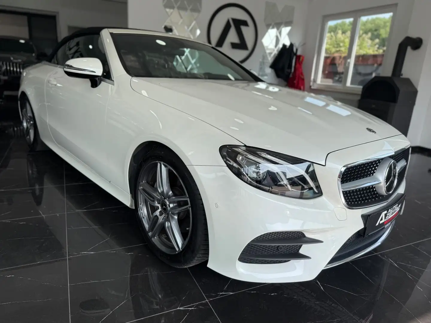 Mercedes-Benz E 200 Cabrio AMG Line Distronic Kamera Airscarf Blanc - 1