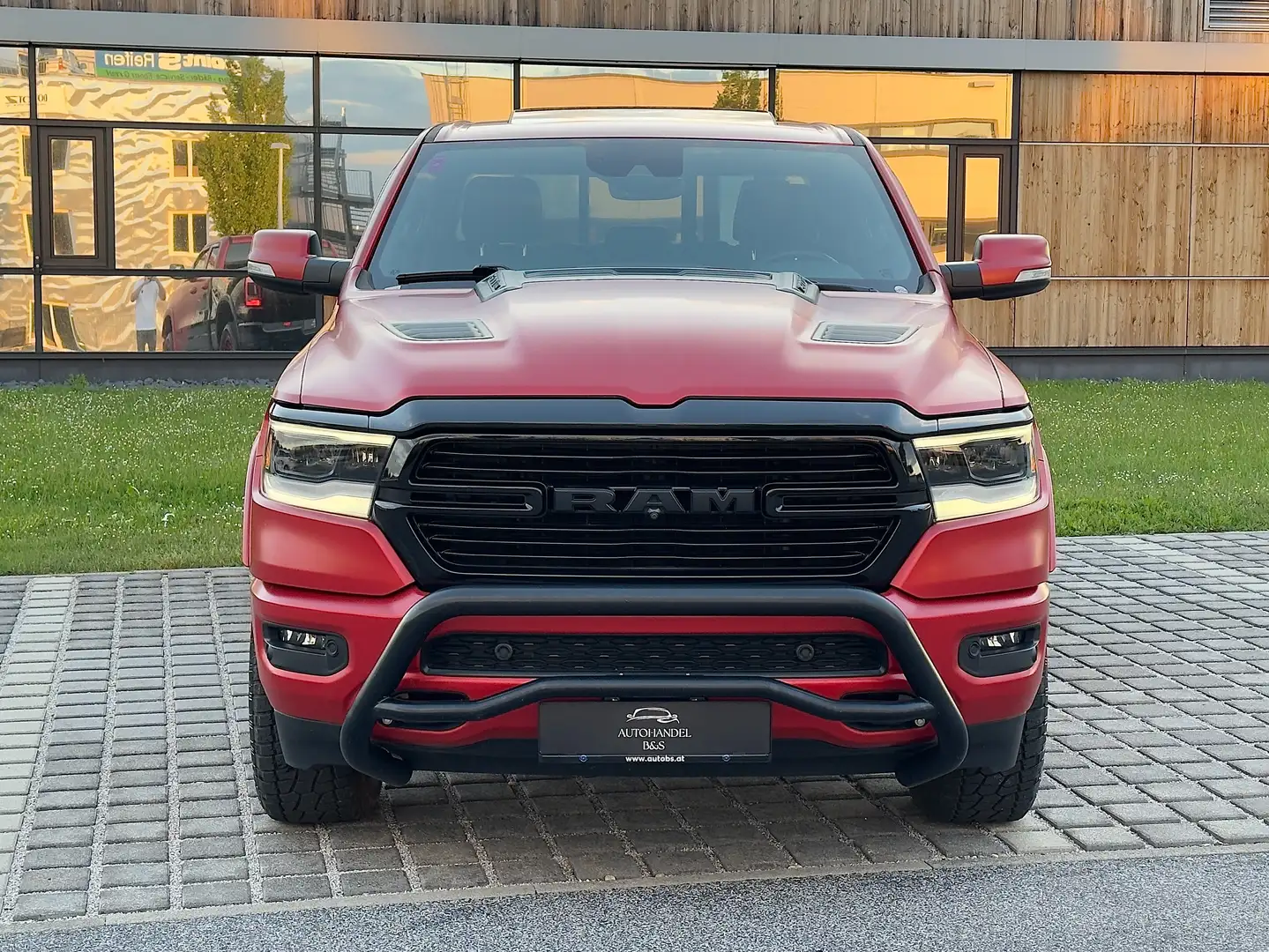 Dodge RAM 1500 Quad Cab Laramie *EINZELSTÜCK, MEGA-OPTIK* Schwarz - 2