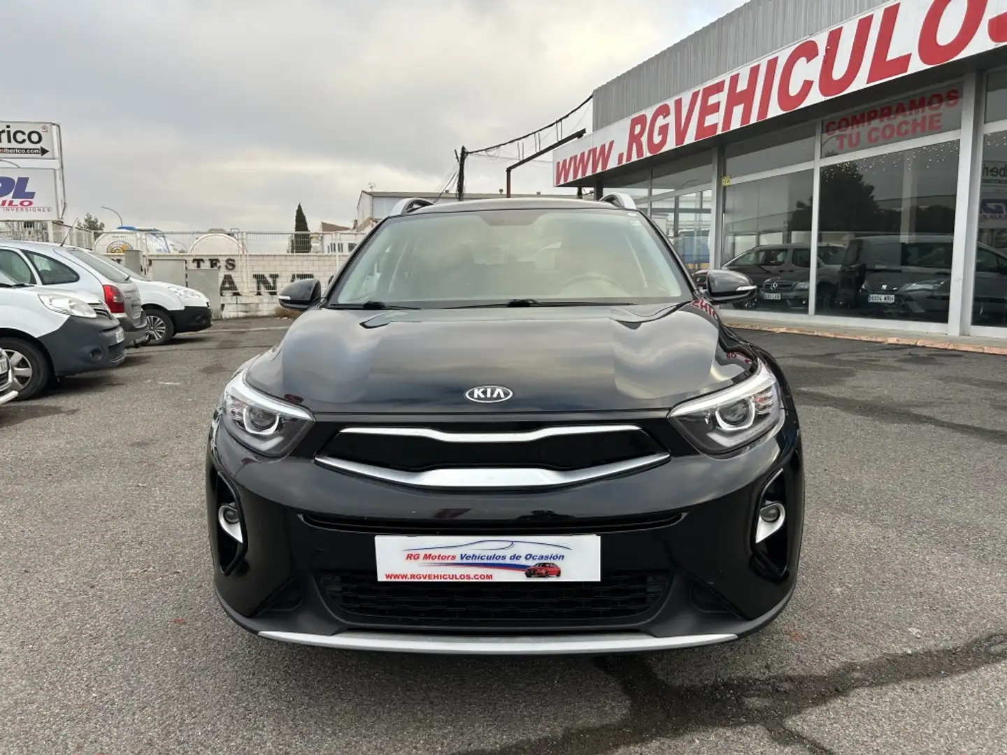 Kia Stonic 1.0 T-GDi Eco-Dynamic Black Edition 100 Bílá - 2