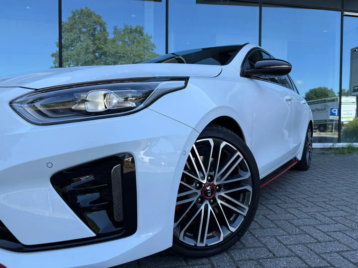 Kia ProCeed / pro_cee'd 1.6 T-GDI GT - Automaat - LED - Alcantara - Navi - Weiß - 2