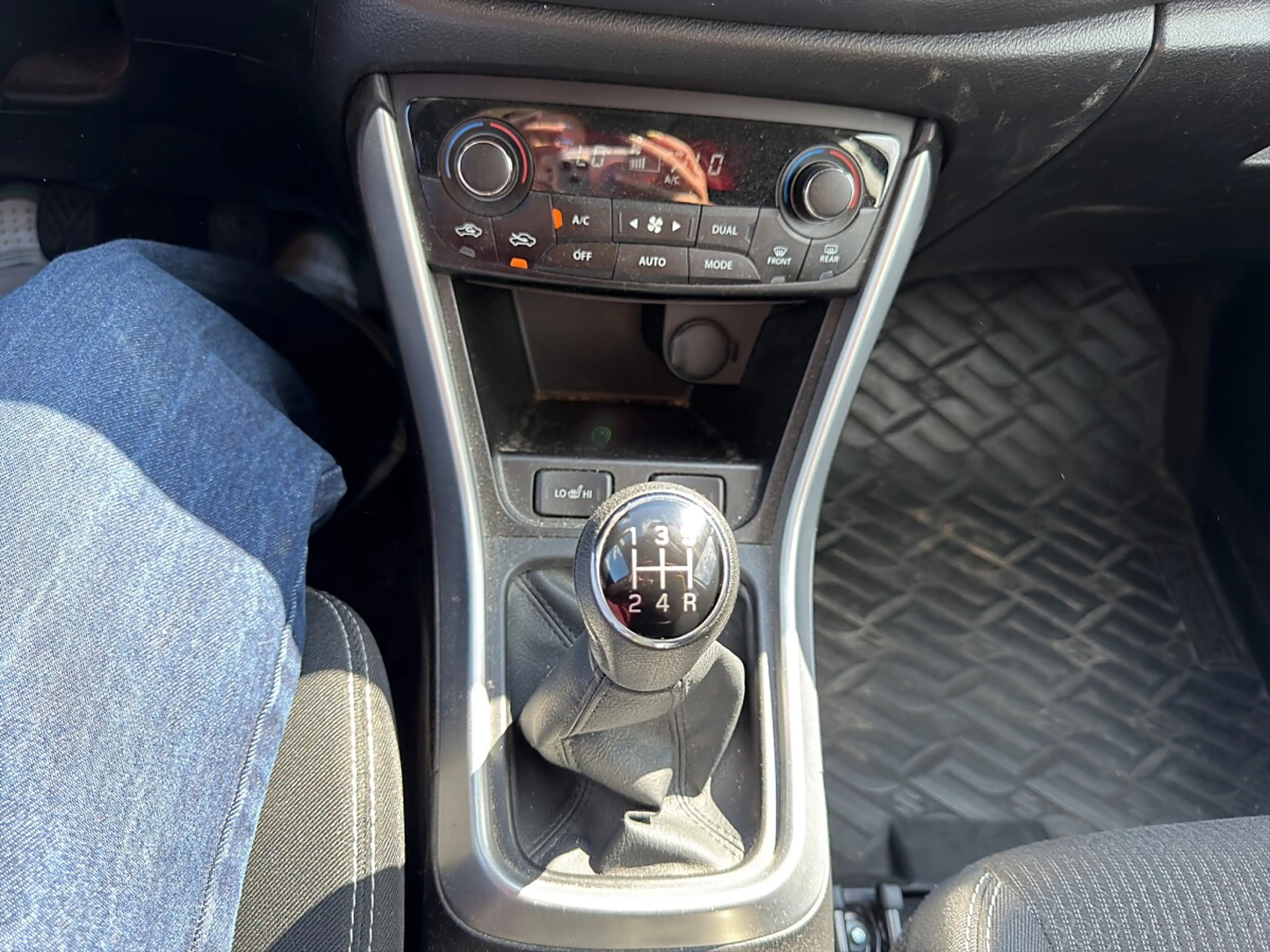 Suzuki SX4 S-Cross 1,0 DITC 4WD shine — photo 14