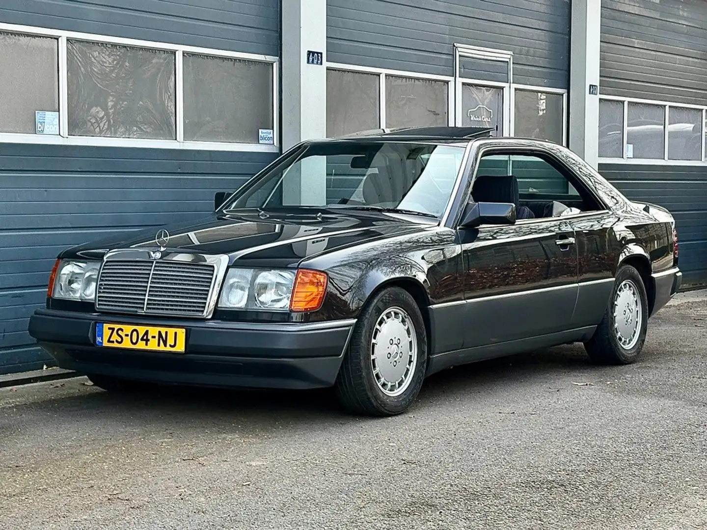 Mercedes-Benz CE 200 200-500 (W124) 230 Schwarz - 1